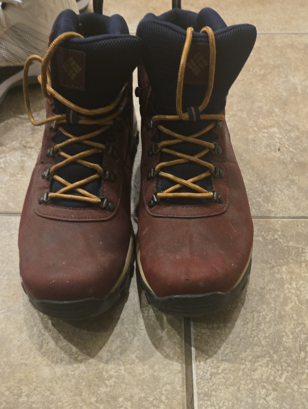 Columbia Men's Rust Brown Hiking Boots with Navy Collar